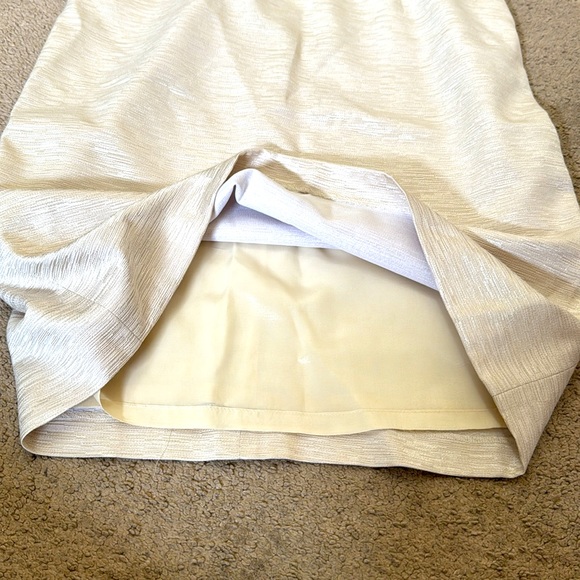 David Meister Cream Sheath Dress With A Subtle Shine To It Size 8 - Picture 8 of 8